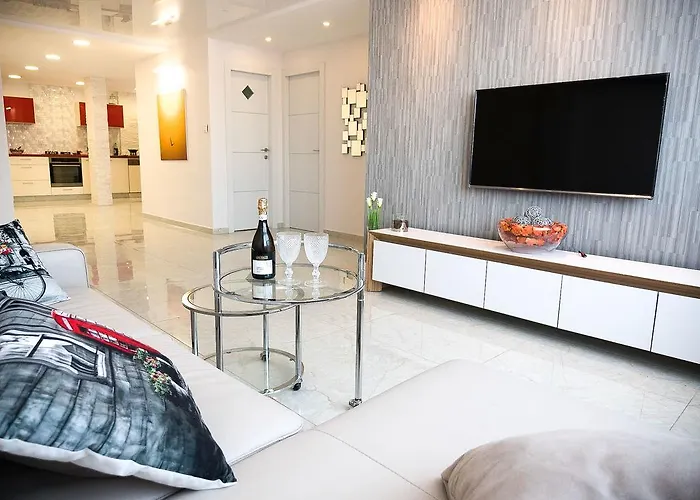 FaRoyal Luxury Suite